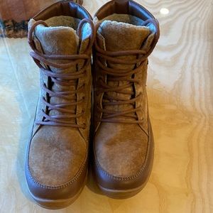 Kamik womens boots faux fur lined size 7